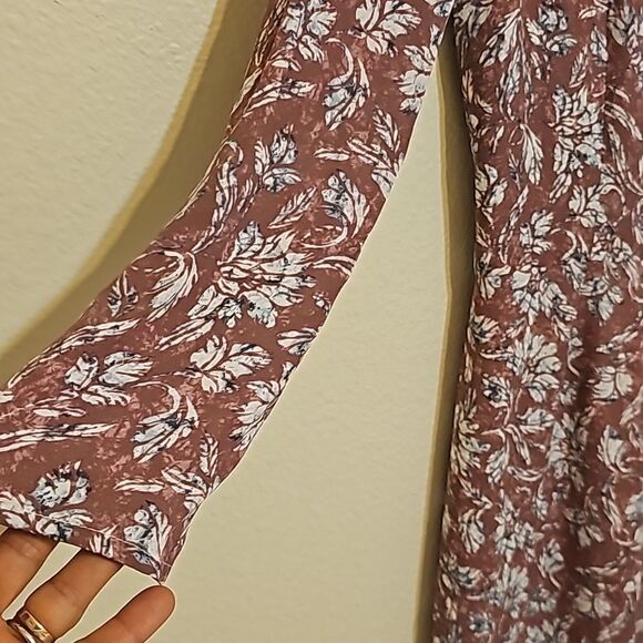 Cupcakes and cashmere wideleg floral romper size small. - Picture 4 of 12